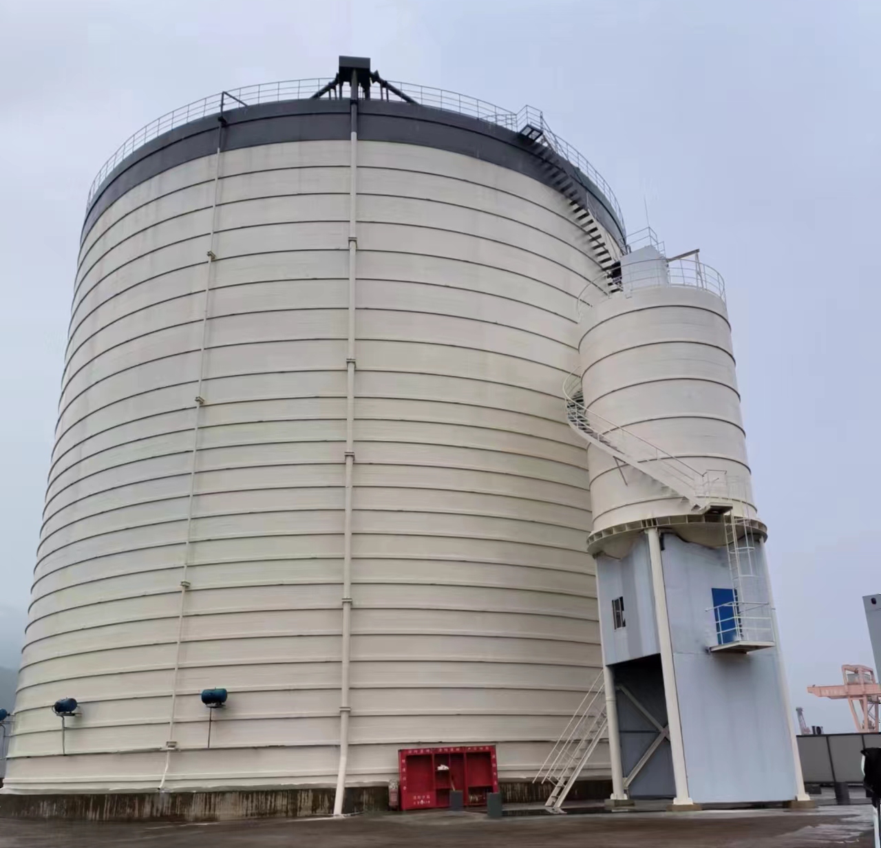 郊区10万吨水泥钢板库